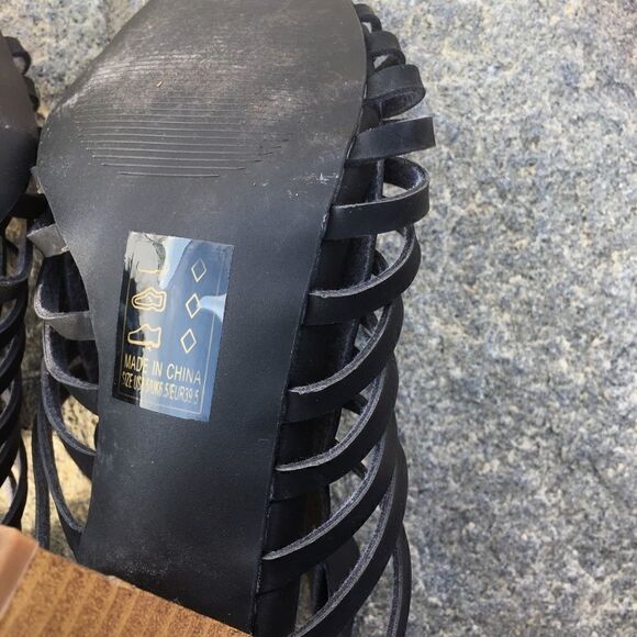 QUPID 10 Chamber 23 heeled zipper bootie Black Sandals - Picture 9 of 14